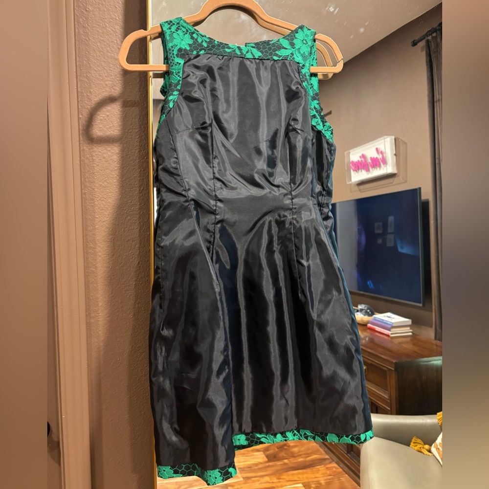 Alexia Admor Black and Green Floral Lace Mini Dress - Picture 9 of 9